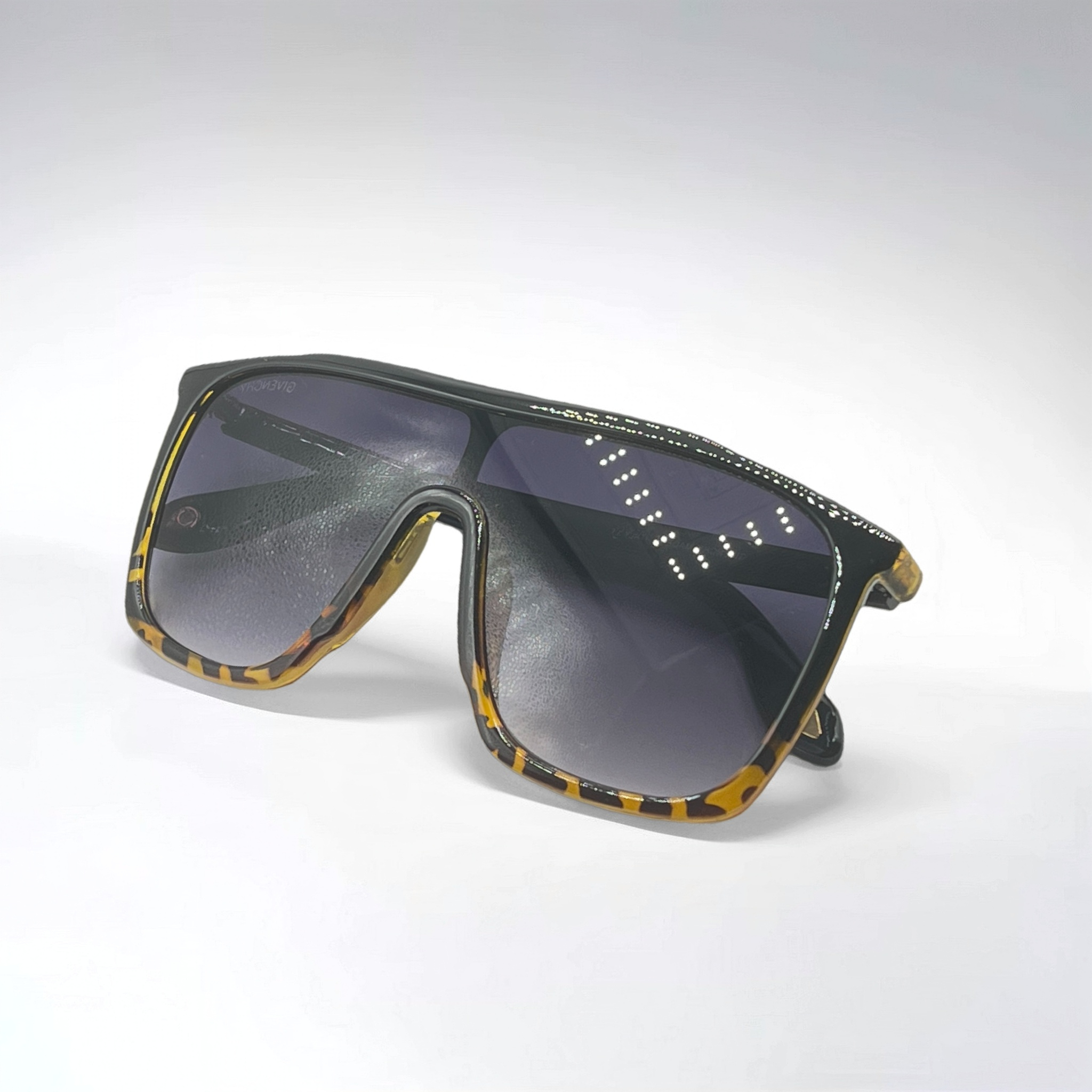 عینک-آفتابی-زنانه-جیوانچی-هاوانا